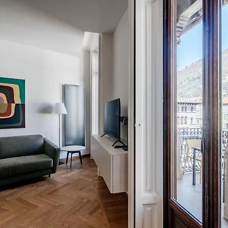 Dome's Charme - The House Of Travelers Lägenhet Como